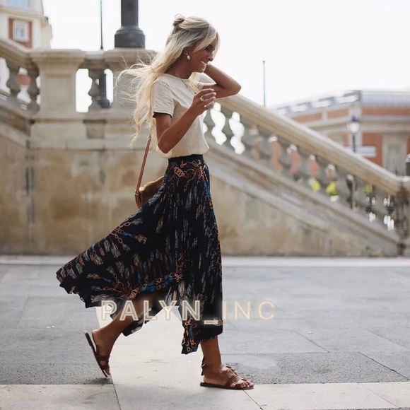 ❤️NWT ZARA CHAIN PRINT ASYMMETRIC PLEATED SKIRT - Picture 5 of 8